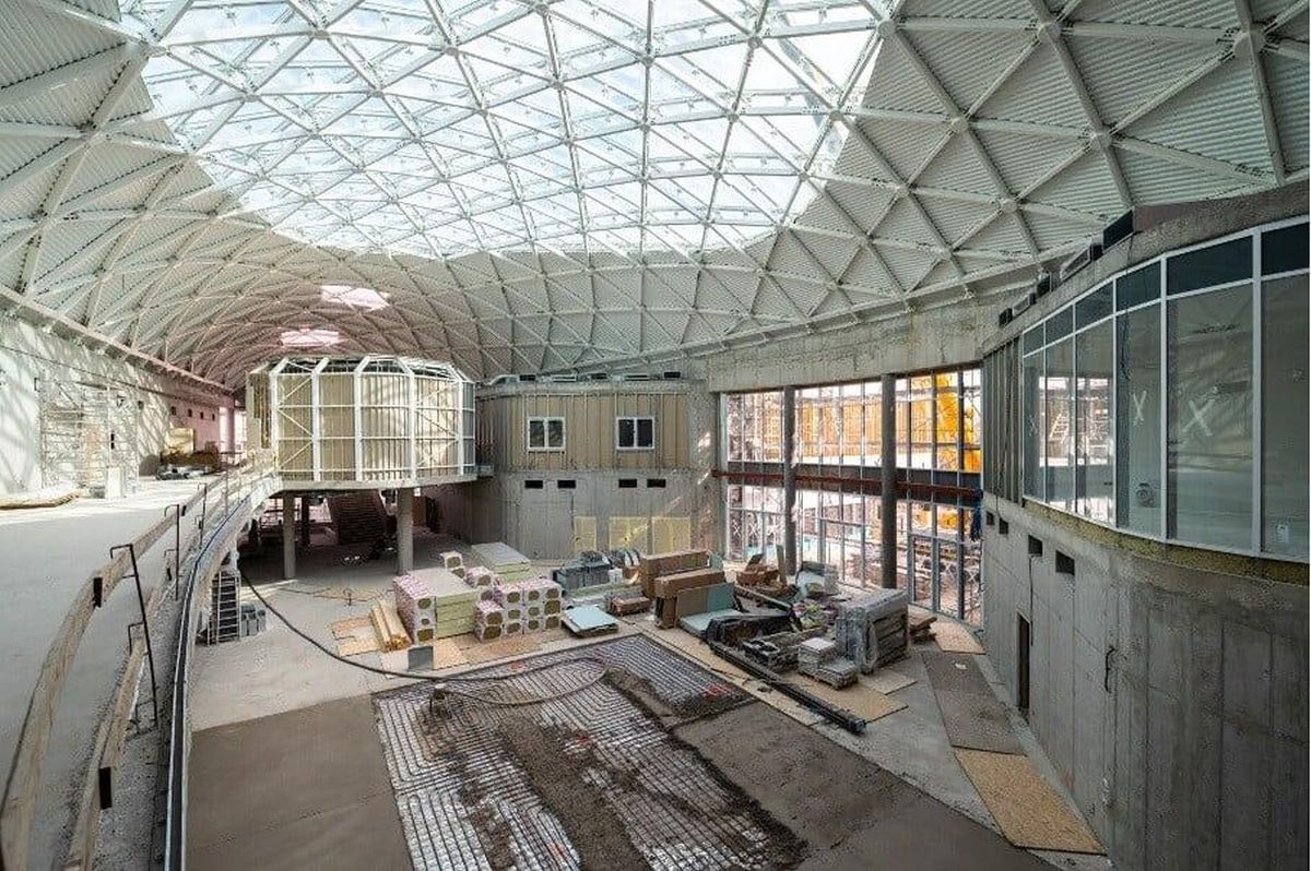 Interjú acél- és épületburok