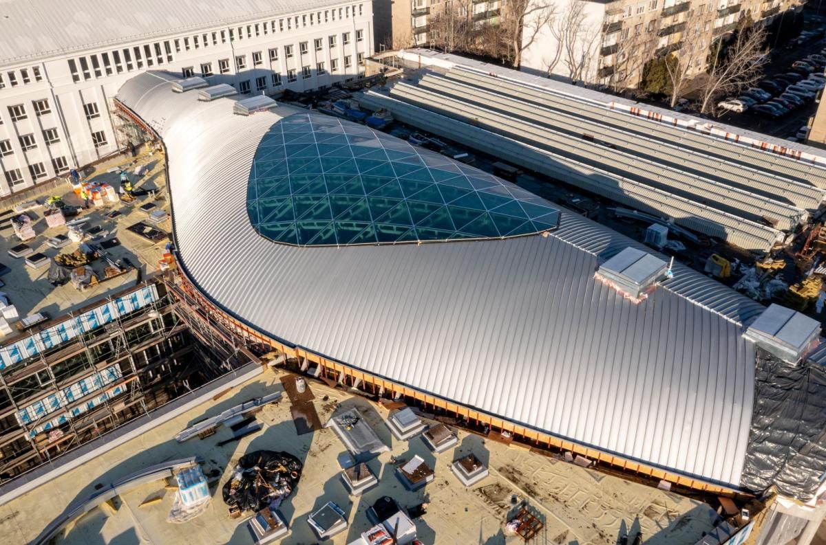 Interjú acél- és épületburok